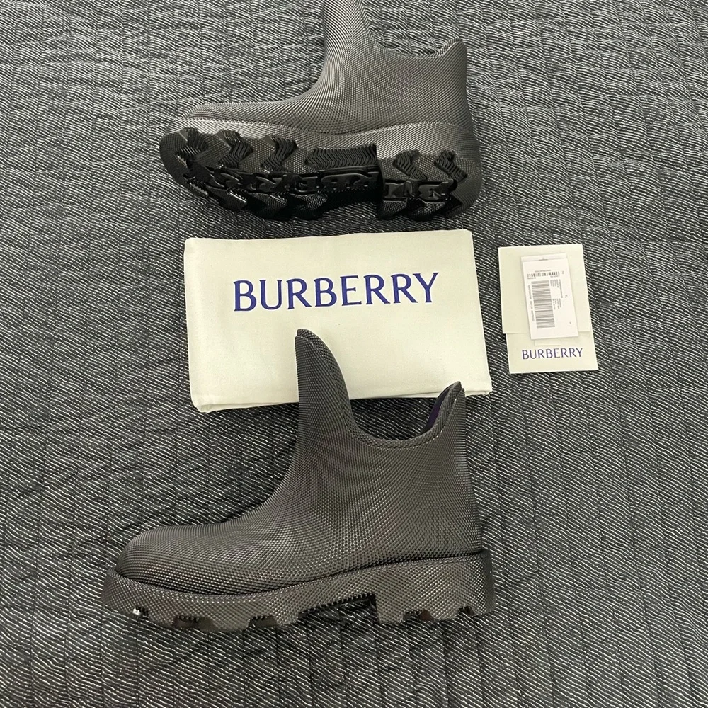 Burberry Black Winter & Rain Boots for Women - Picture 9 of 10